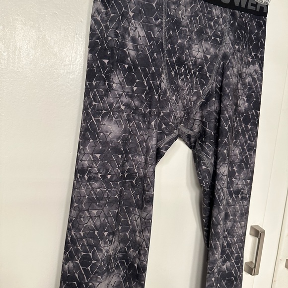 Champion Camouflage Compression Bottom Size Youth men’s L (12-14) - Picture 9 of 12